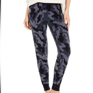 Barefoot Daydreams Camo Joggers XS